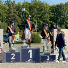 Le podium de la Coupe de Belgique scolaires avec Marie Delleuse, Kate Stalpaert et Lise Dumoulin