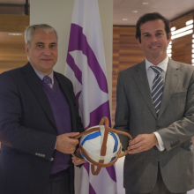 Le Président de la FEI, Ingmar De Vos (à gauche) et le Président de la FIHB, Frederico Cannes (à droite) (c) Photo FEI